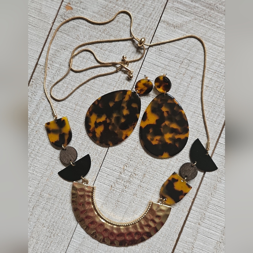 Runway LA Necklace. The Deep Necklace. Adjustable Necklace. Faux Tortoise Shell.